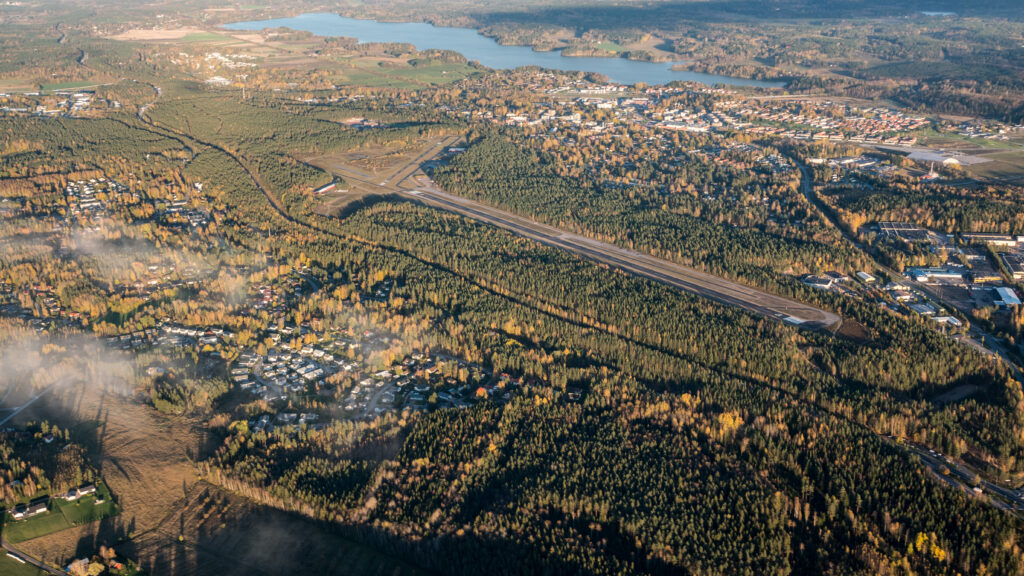 Nummelan lentokenttä lännestä päin.
Kuvattu: 14.10.2020
Kuvaaja Toma